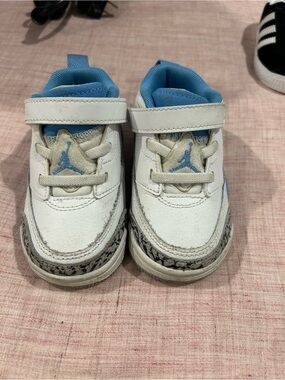Jordan Spizike Low Toddler Sneakers. Size 6